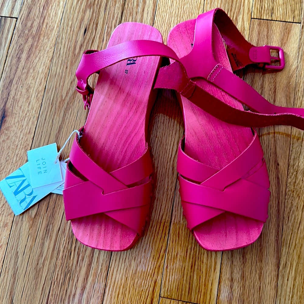 Girls sandal very nice and unique